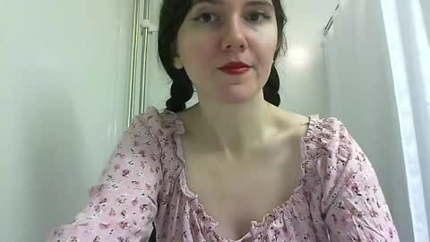 Isabella online show from October 14, 2025, 6:36 am