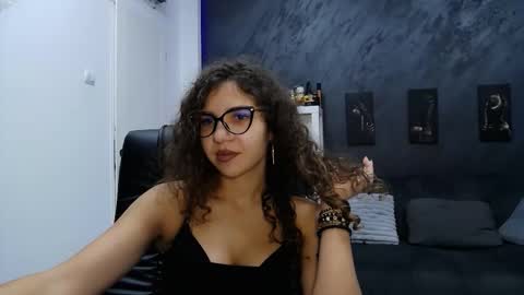 bigbuttjany online show from October 10, 2025, 10:53 pm