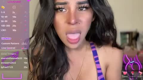 queen amanda online show from November 4, 2025, 3:27 am