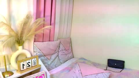 HOLLY online show from December 21, 2025, 11:28 am