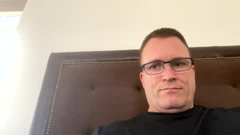 bigger22332233 online show from December 3, 2024, 7:44 pm