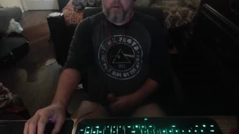 Snapshot of bighugmugg chatting on October 31, 2025, 11:44 am bighugmugg online show from October 31, 2025, 11:44 am