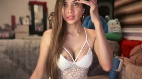 Yna     online show from February 18, 2025, 11:30 pm