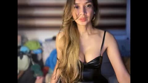 Yna     online show from November 17, 2025, 12:27 am