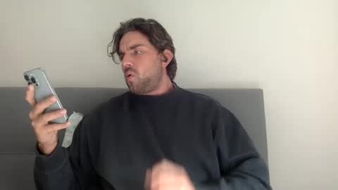 bikdig1 online show from November 4, 2025, 12:48 pm