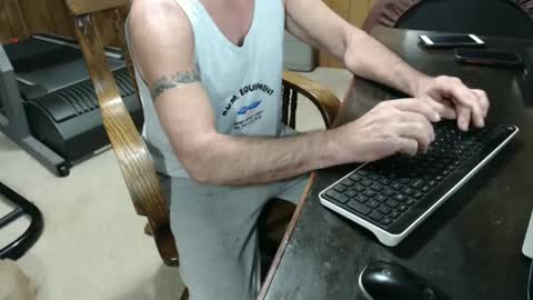 Snapshot of billy471 chatting on December 23, 2024, 7:52 pm billy471 online show from December 23, 2024, 7:52 pm