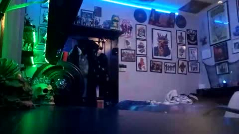 billygunn13 online show from December 13, 2025, 10:37 pm