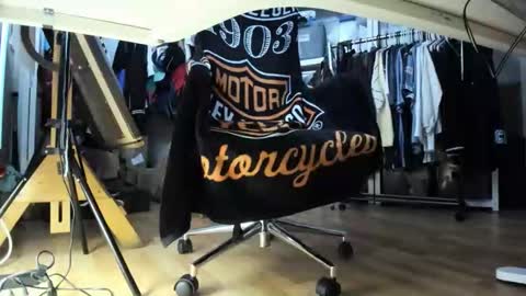 bisexualjay online show from November 29, 2025, 2:53 pm