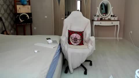 Victoria online show from February 19, 2025, 3:39 am