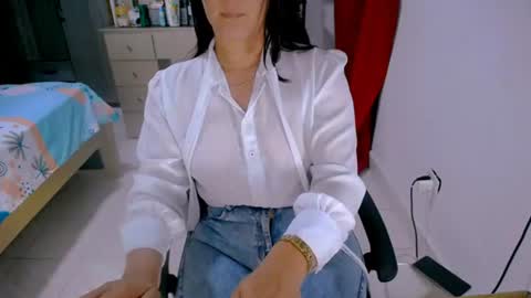 Snapshot of bittermomxxx chatting on June 24, 2026, 4:50 pm bittermomxxx online show from June 24, 2026, 4:50 pm