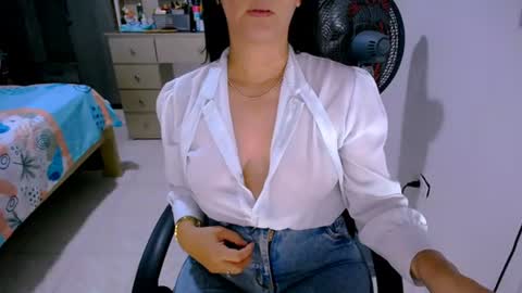 Snapshot of bittermomxxx chatting on June 26, 2026, 3:27 pm bittermomxxx online show from June 26, 2026, 3:27 pm