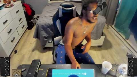 Plant Base Streamers From Pennsylvania online show from January 5, 2025, 11:22 pm