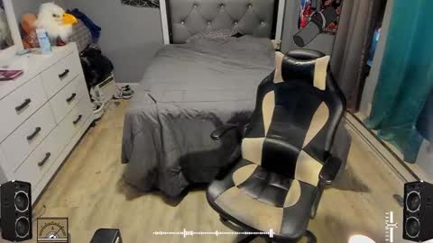 Plant Base Streamers From Pennsylvania online show from January 21, 2025, 1:29 am