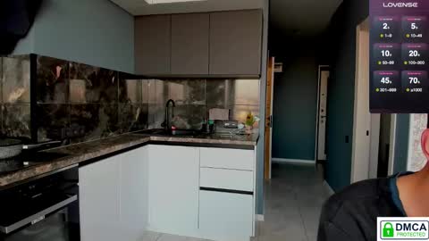 Mia and Rick online show from October 31, 2025, 6:14 am