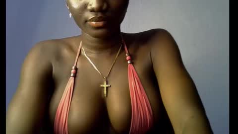 Esthy online show from October 1, 2025, 6:58 pm
