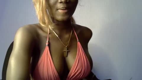 Esthy online show from October 8, 2025, 8:28 pm