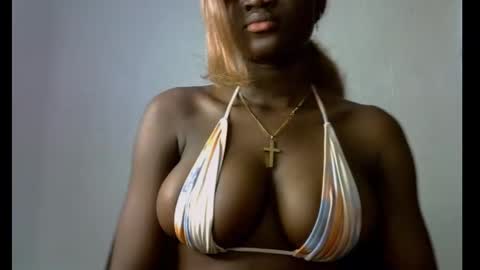 Esthy online show from October 16, 2025, 8:37 am