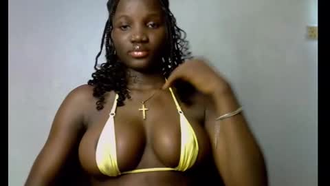 Esthy online show from October 18, 2025, 8:48 am