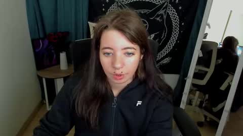  Black Kittie    Wednesday - 1300 - 1900 GMT help me get 100 thumbs up online show from September 18, 2025, 12:29 pm