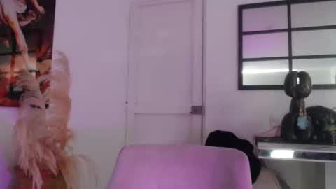 luisa  online show from October 25, 2025, 3:18 pm