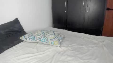 blackandwhite1_ online show from December 22, 2025, 1:19 pm