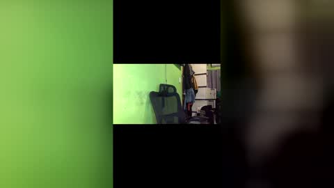 Crystal online show from December 14, 2025, 3:17 pm