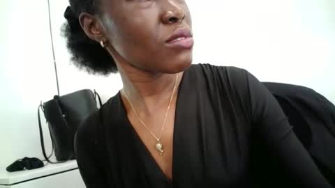 Snapshot of blackfairy01 chatting on December 23, 2025, 9:18 am blackfairy01 online show from December 23, 2025, 9:18 am