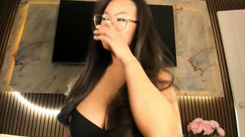 Karina online show from September 23, 2025, 10:18 am