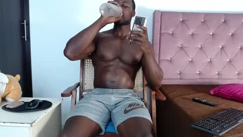 Twtter 1MikeBeckford            Onlyfns beckfordmike online show from December 28, 2024, 7:33 pm