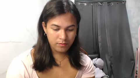 Ellez online show from December 1, 2025, 6:24 pm