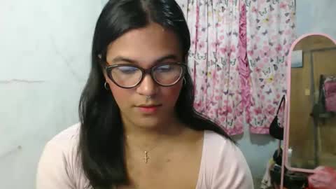 Ellez online show from February 4, 2026, 6:03 pm