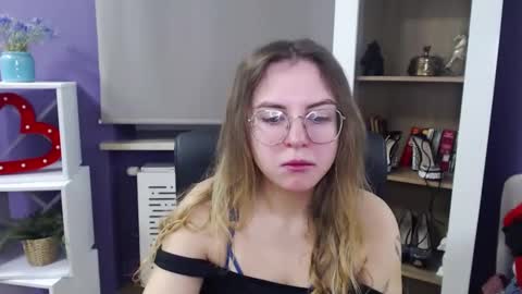 Z O E Y online show from December 2, 2024, 5:37 am