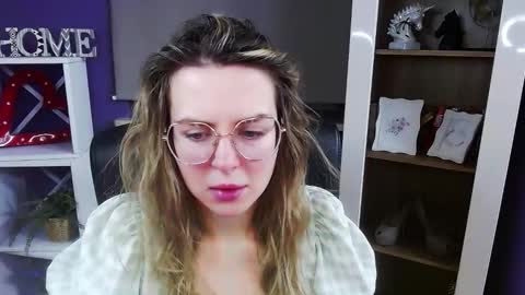 Z O E Y online show from January 7, 2026, 5:32 am