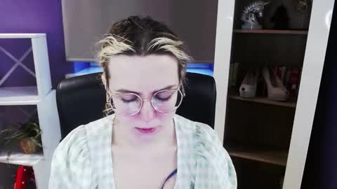 Z O E Y online show from March 23, 2026, 5:33 am