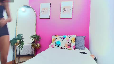 Tifffany bllom online show from March 4, 2025, 7:43 pm