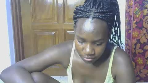 VIVIAN online show from October 13, 2025, 1:55 pm