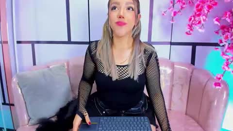 Snapshot of blairjones_ chatting on September 17, 2025, 12:29 pm blairjones_ online show from September 17, 2025, 12:29 pm