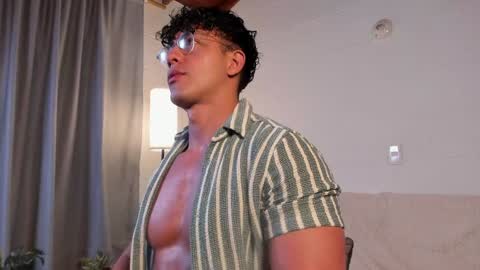 Snapshot of blake_levi chatting on December 15, 2024, 9:42 pm Blake Levi Independent Model online show from December 15, 2024, 9:42 pm