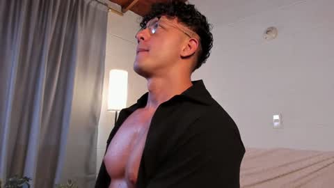 Snapshot of blake_levi chatting on December 21, 2024, 8:54 pm Blake Levi Independent Model online show from December 21, 2024, 8:54 pm