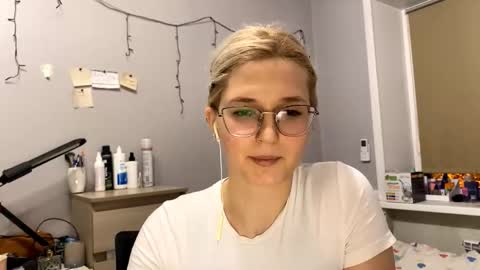 Nicole online show from November 11, 2025, 4:07 pm