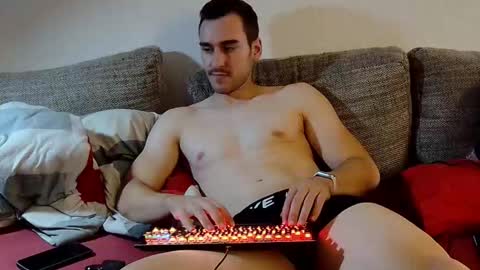 Honey online show from November 4, 2025, 3:55 pm