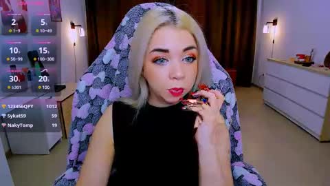 Nicole online show from March 5, 2025, 6:44 am