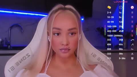 Snapshot of blond_diamond chatting on May 9, 2026, 2:50 am Lana online show from May 9, 2026, 2:50 am
