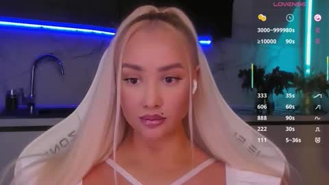 Snapshot of blond_diamond chatting on May 22, 2026, 5:47 am Lana online show from May 22, 2026, 5:47 am