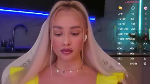 Snapshot of blond_diamond chatting on May 31, 2026, 8:10 am Lana online show from May 31, 2026, 8:10 am