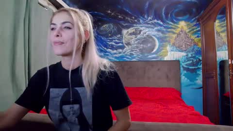 Snapshot of blonde4pasion chatting on January 21, 2025, 5:51 pm blonde4pasion online show from January 21, 2025, 5:51 pm