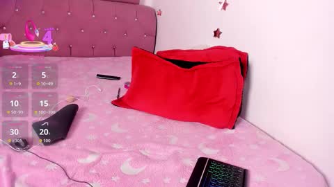 Esperancita and Karina online show from September 18, 2025, 3:03 pm