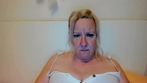 Nicole online show from September 24, 2025, 8:23 pm