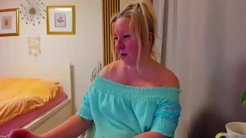 Nicole online show from February 20, 2026, 7:03 pm