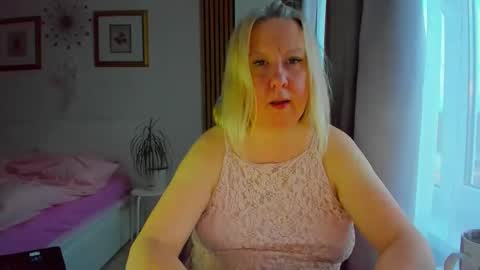 Nicole online show from March 23, 2026, 4:44 pm